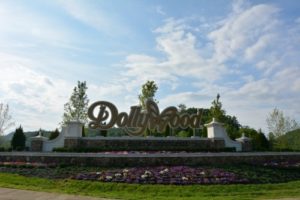 Dollywood amusement park sign